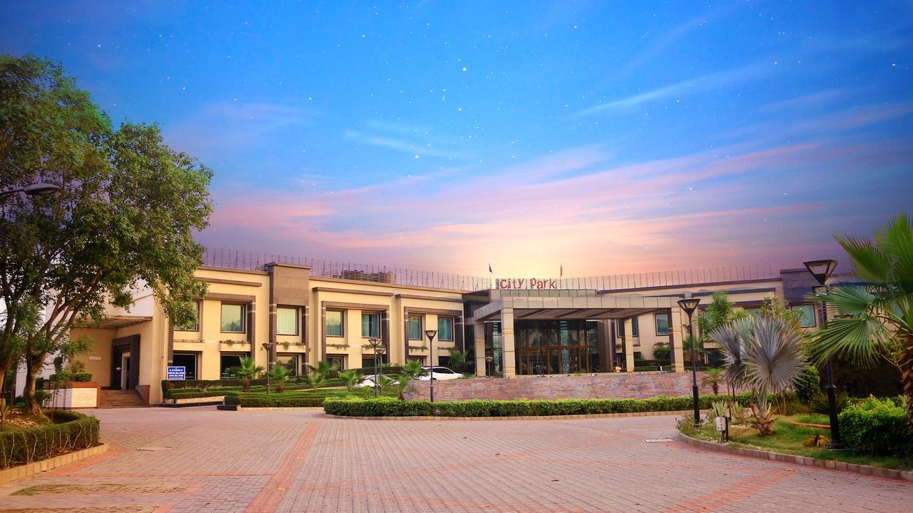City Park Resort Bahadurgarh Exterior photo